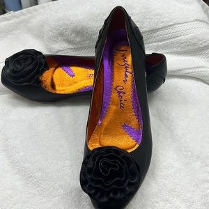 EUC Irregular Choice black leather flats with rose detail size 9